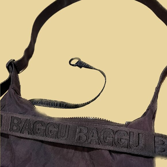 BAGGU Small Crescent Bag in Chocolate Plum Brown - Picture 2 of 2